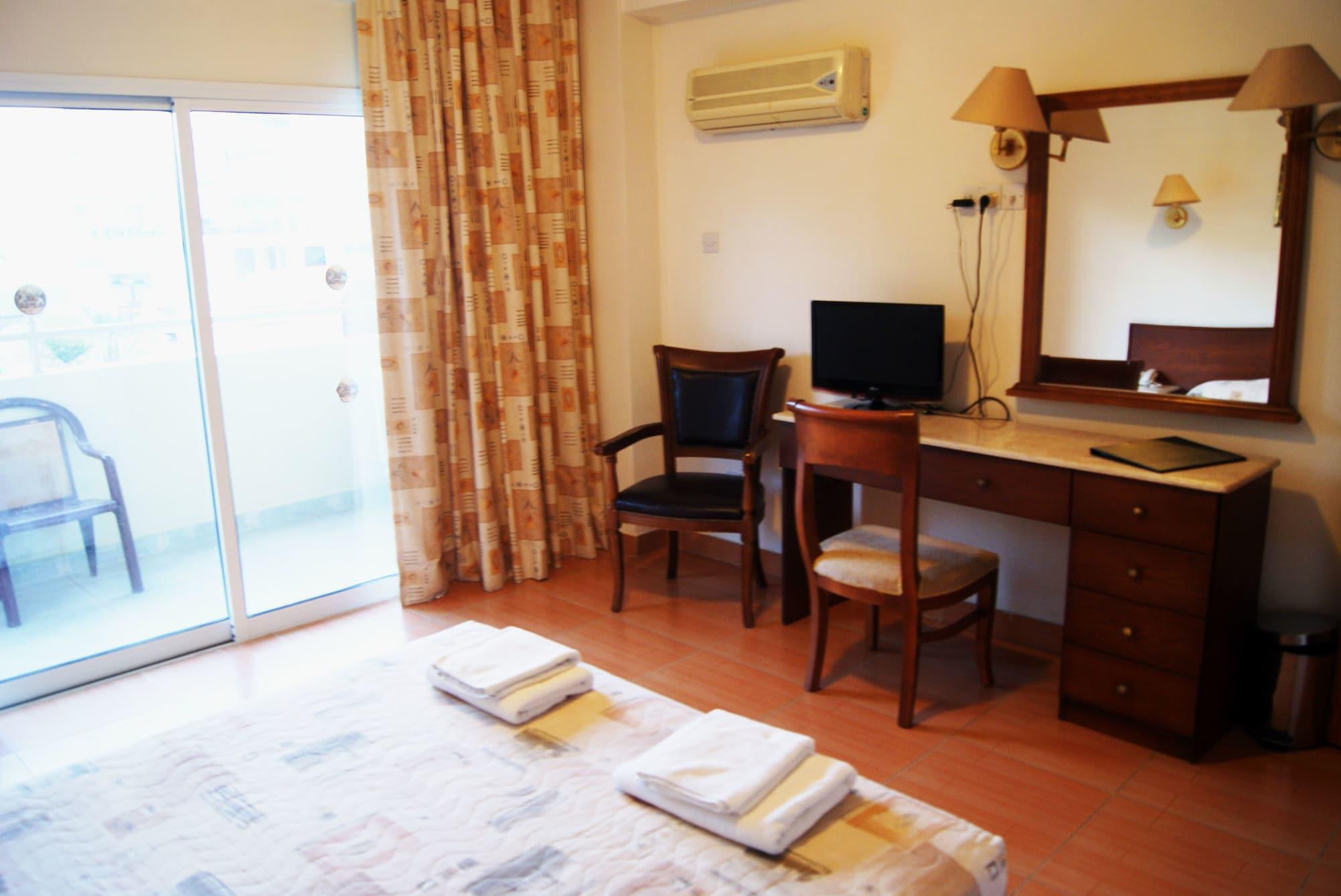M. Moniatis Hotel Limassol Bagian luar foto