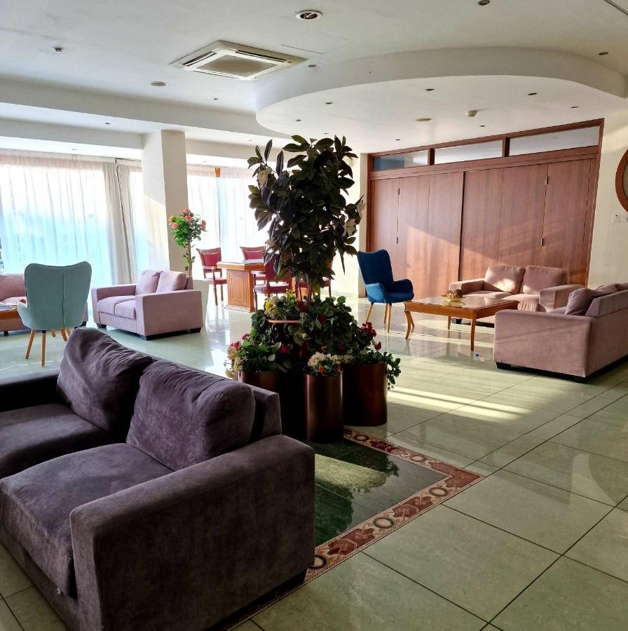 M. Moniatis Hotel Limassol Bagian luar foto