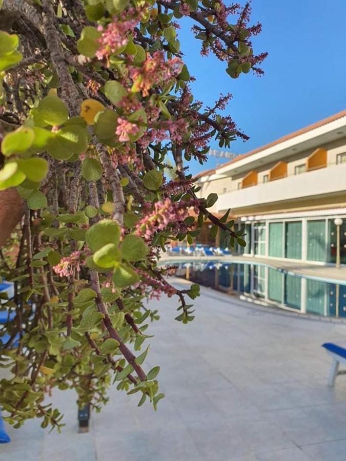 M. Moniatis Hotel Limassol Bagian luar foto