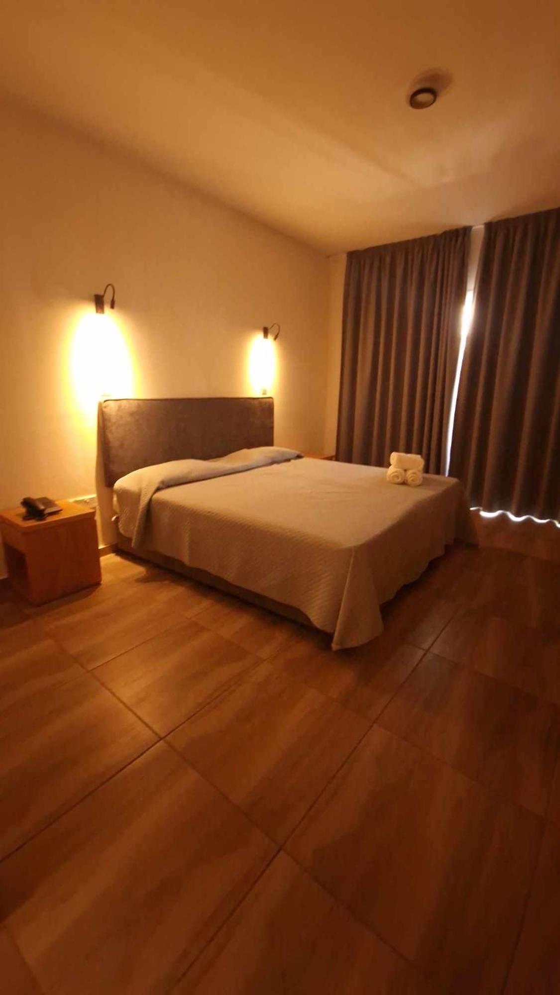 M. Moniatis Hotel Limassol Bagian luar foto