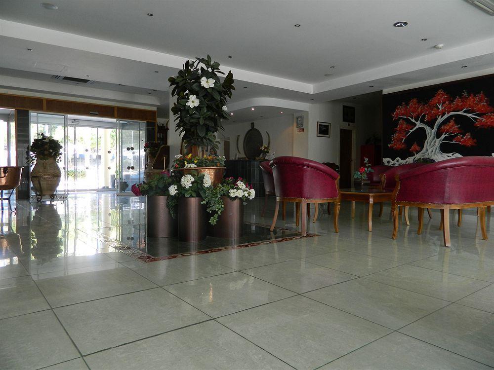M. Moniatis Hotel Limassol Bagian luar foto
