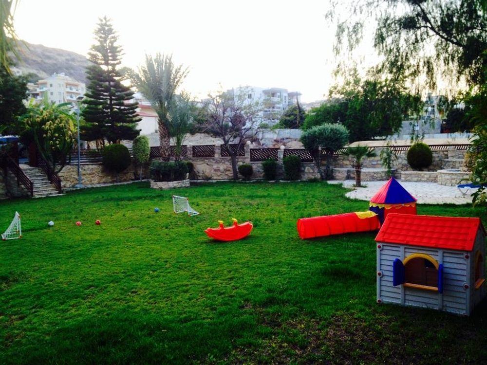M. Moniatis Hotel Limassol Bagian luar foto