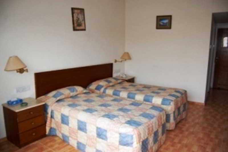 M. Moniatis Hotel Limassol Bagian luar foto