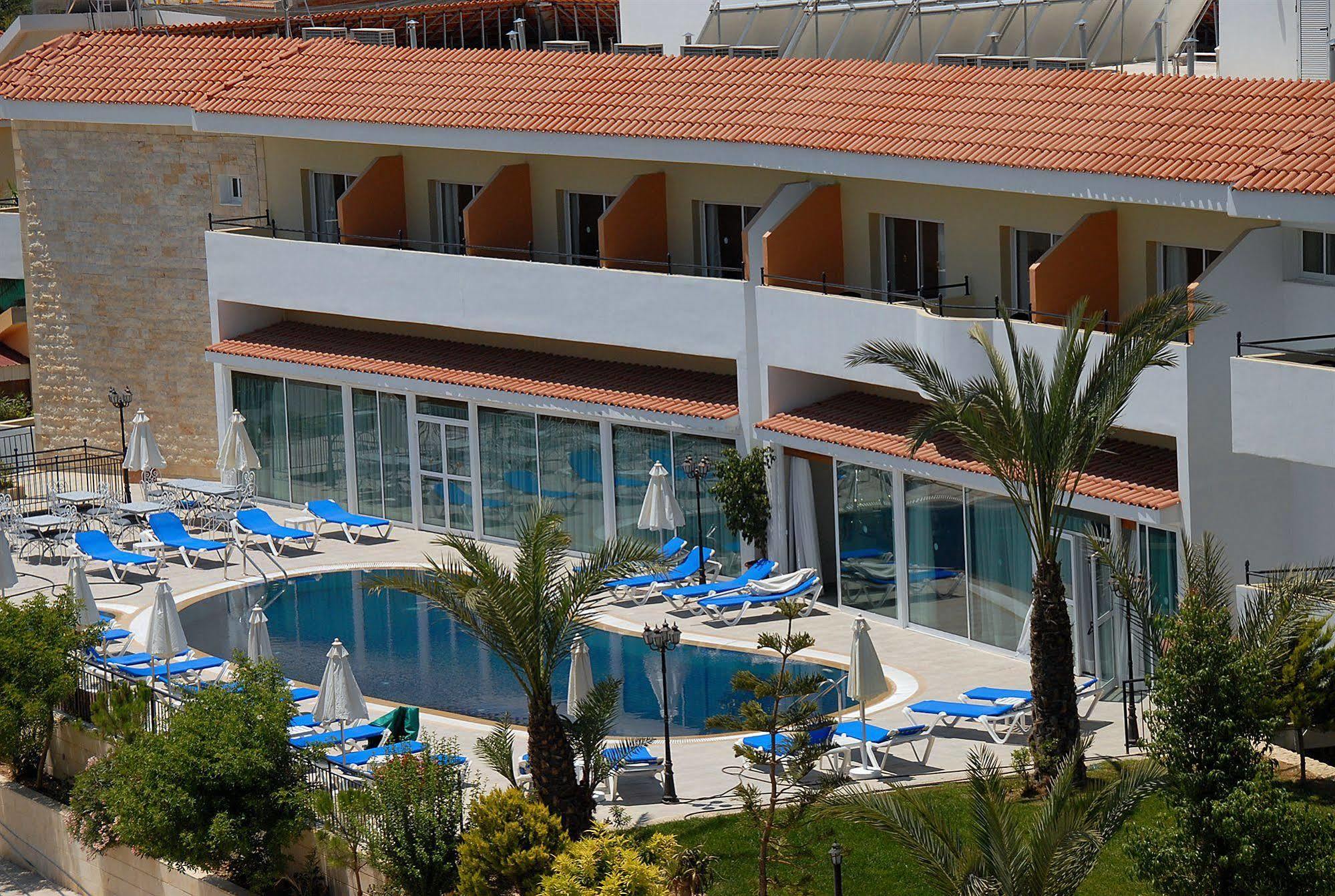 M. Moniatis Hotel Limassol Bagian luar foto