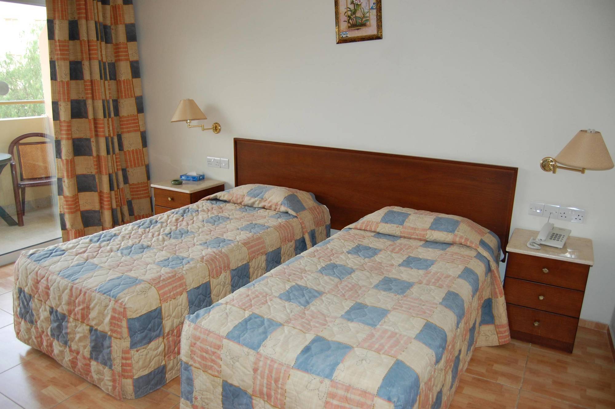 M. Moniatis Hotel Limassol Bagian luar foto