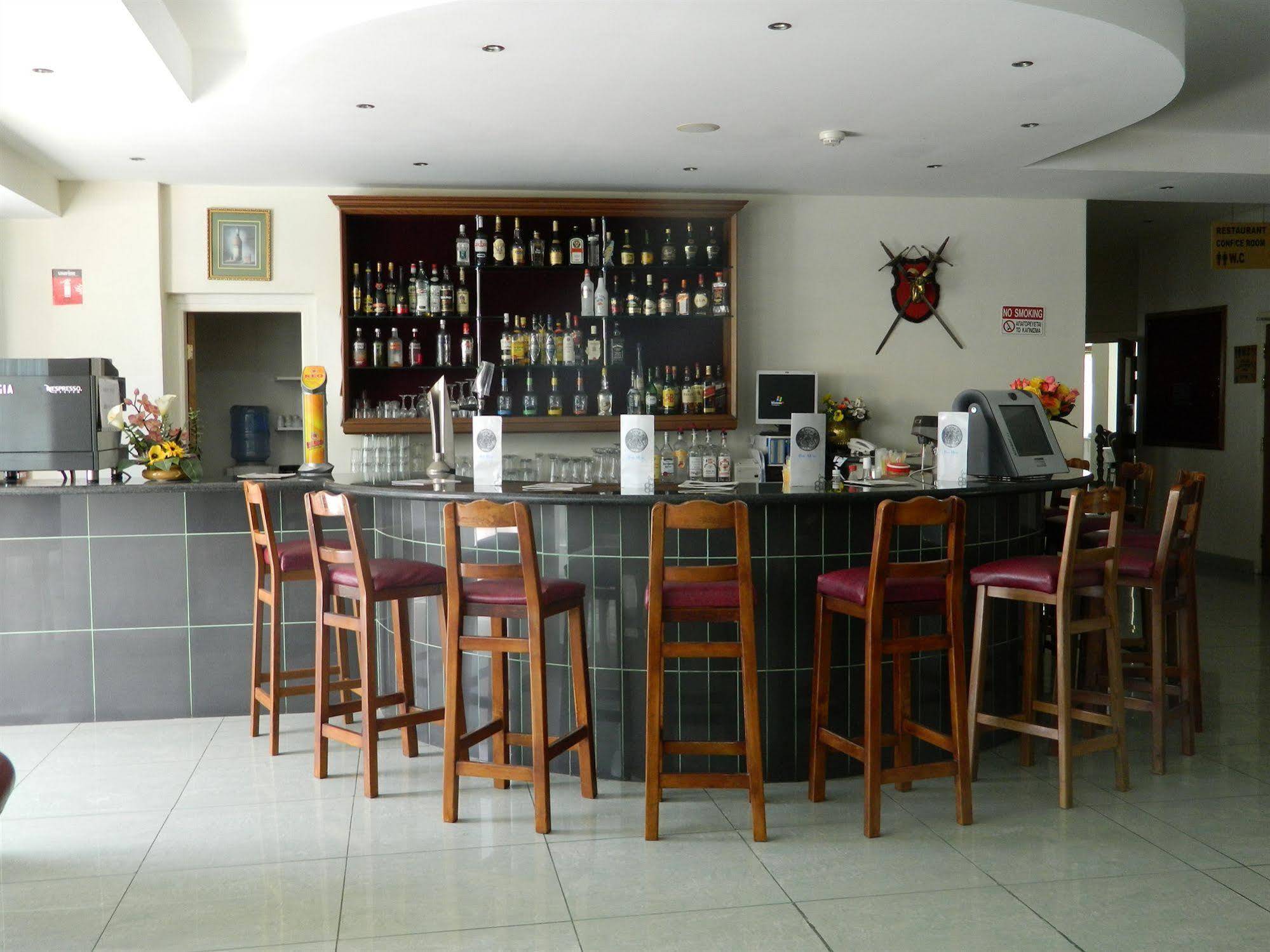 M. Moniatis Hotel Limassol Bagian luar foto