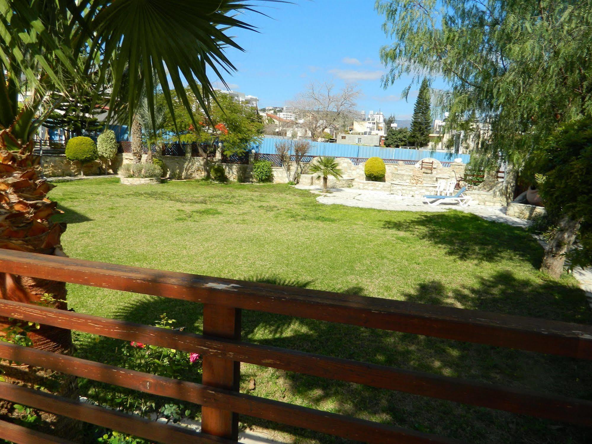 M. Moniatis Hotel Limassol Bagian luar foto