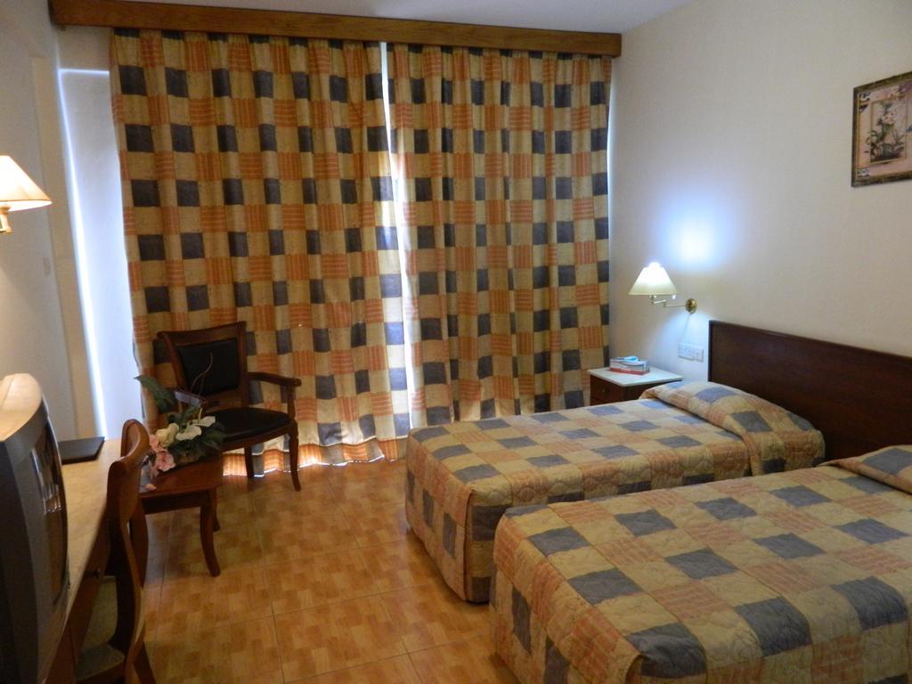M. Moniatis Hotel Limassol Bagian luar foto