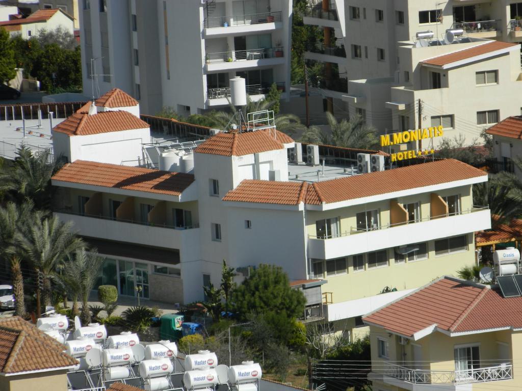 M. Moniatis Hotel Limassol Bagian luar foto