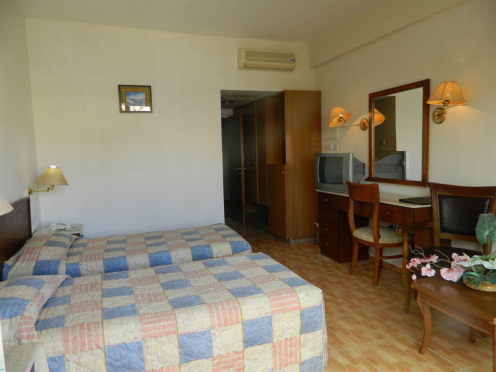 M. Moniatis Hotel Limassol Bagian luar foto
