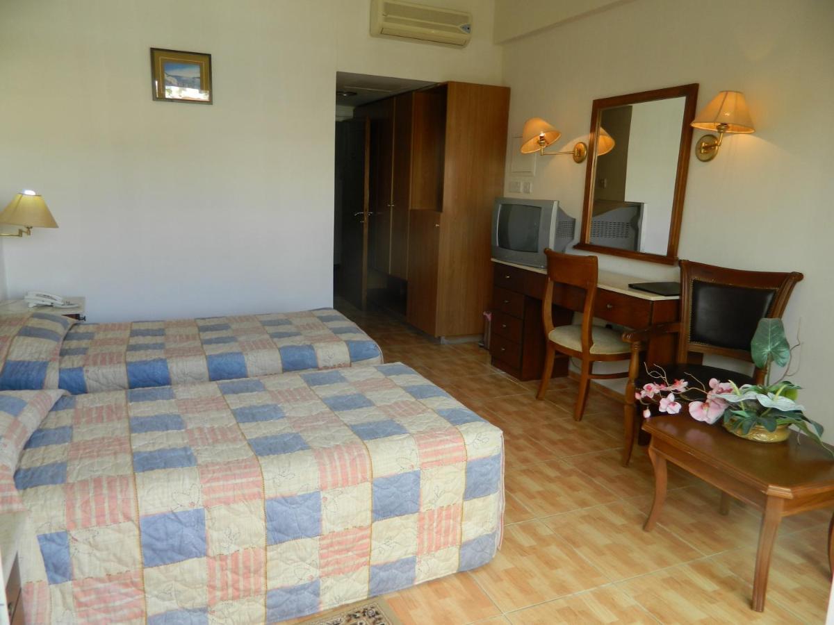 M. Moniatis Hotel Limassol Bagian luar foto