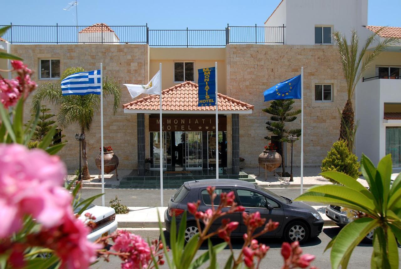 M. Moniatis Hotel Limassol Bagian luar foto