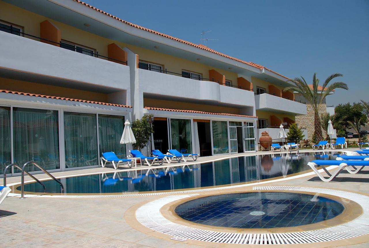 M. Moniatis Hotel Limassol Bagian luar foto